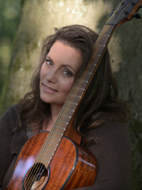 Portrait der Musikerin Devi Ma Lee