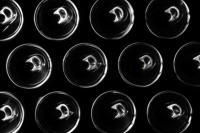 Getraenkedosen im Streiflicht. Beverage cans in the sidelight.