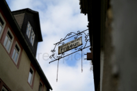Good old style - Ein altes Friseurladen-Werbeschild in der Wetzlarer Altstadt.