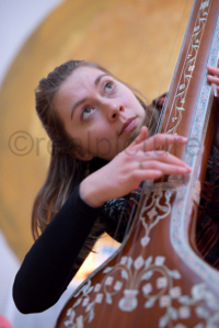 Nora Lotz (here with Tambura) is a Singer-Songwriter from Hannover (Germany). She plays many different instruments and sings very empathetic with a beautiful voice. Nora Lotz (hier mit Tambura) ist eine Singer-Songwriterin aus Hannover. Sie spielt viele v